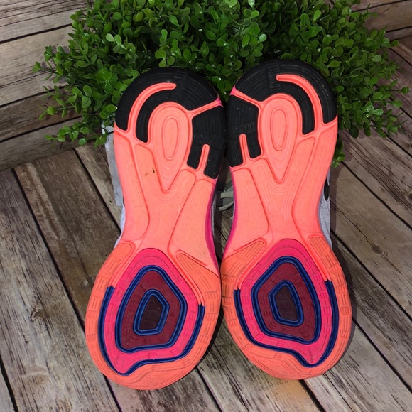 NIKE gym/running Shoes - Picture 3 of 6